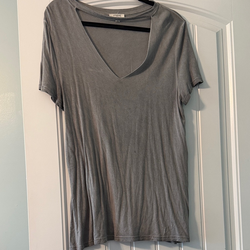 Umgee Women's V-Neck Short Sleeve Tee - Gray